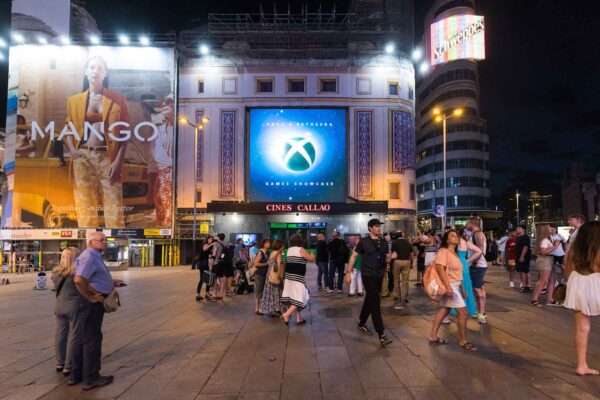 exterior-fan-fest-xbox-callao-asesores